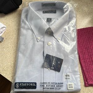 classic fit cotton blend Oxford button down collar shirt. Size 16.5, 32/33. NEW